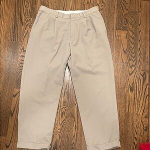 Haggar Men's Light Khaki Chinos